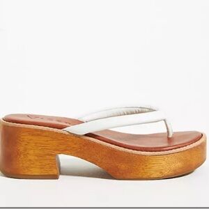 Anthropologie Vicenza Wooden Thong Sandals. Size‎ 9